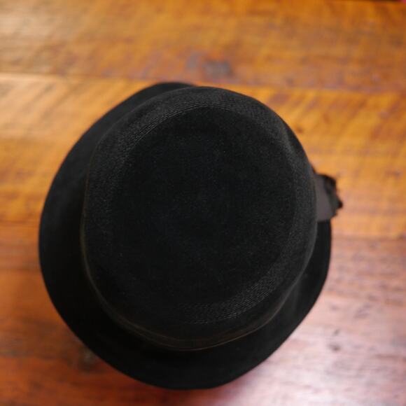 Vintage LORD & TAYLOR Made in Switzerland Black Wool Grosgrain Ribbon Cloche Hat main image 6